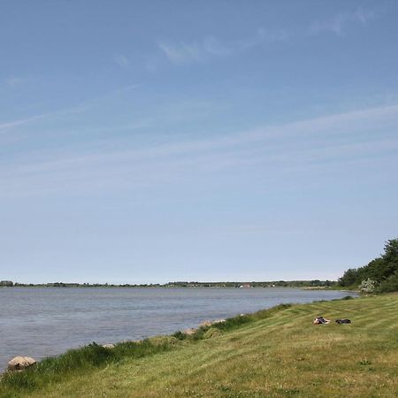 Hafennahe Ferienwohnung Mit Balkon Und Meerblick - Hafenhaeuser Wiek Wohnung 06 Wiek auf Rugen Bagian luar foto