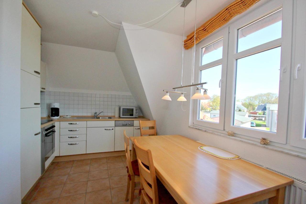 Hafennahe Ferienwohnung Mit Balkon Und Meerblick - Hafenhaeuser Wiek Wohnung 06 Wiek auf Rugen Bagian luar foto