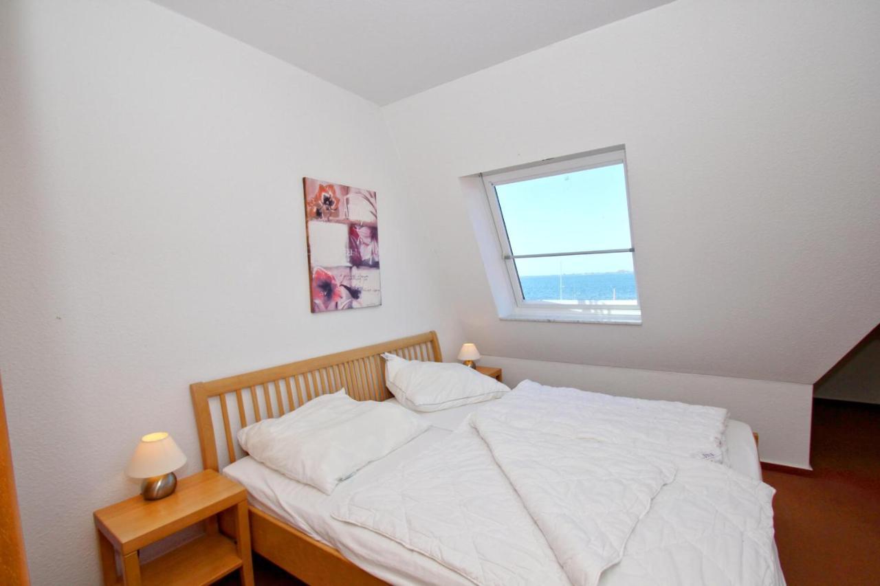 Hafennahe Ferienwohnung Mit Balkon Und Meerblick - Hafenhaeuser Wiek Wohnung 06 Wiek auf Rugen Bagian luar foto
