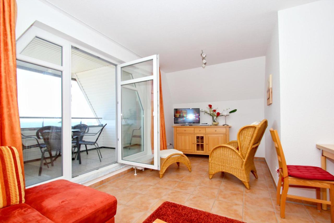 Hafennahe Ferienwohnung Mit Balkon Und Meerblick - Hafenhaeuser Wiek Wohnung 06 Wiek auf Rugen Bagian luar foto
